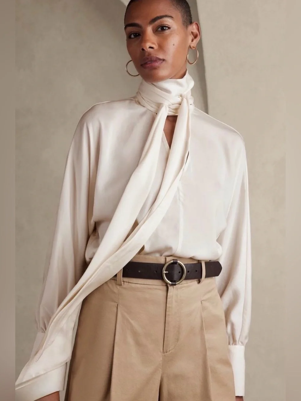 BNWT Banana Republic Black Scarf Tie Neck Blouse Large Sold Out Office Chic - Picture 4 of 11